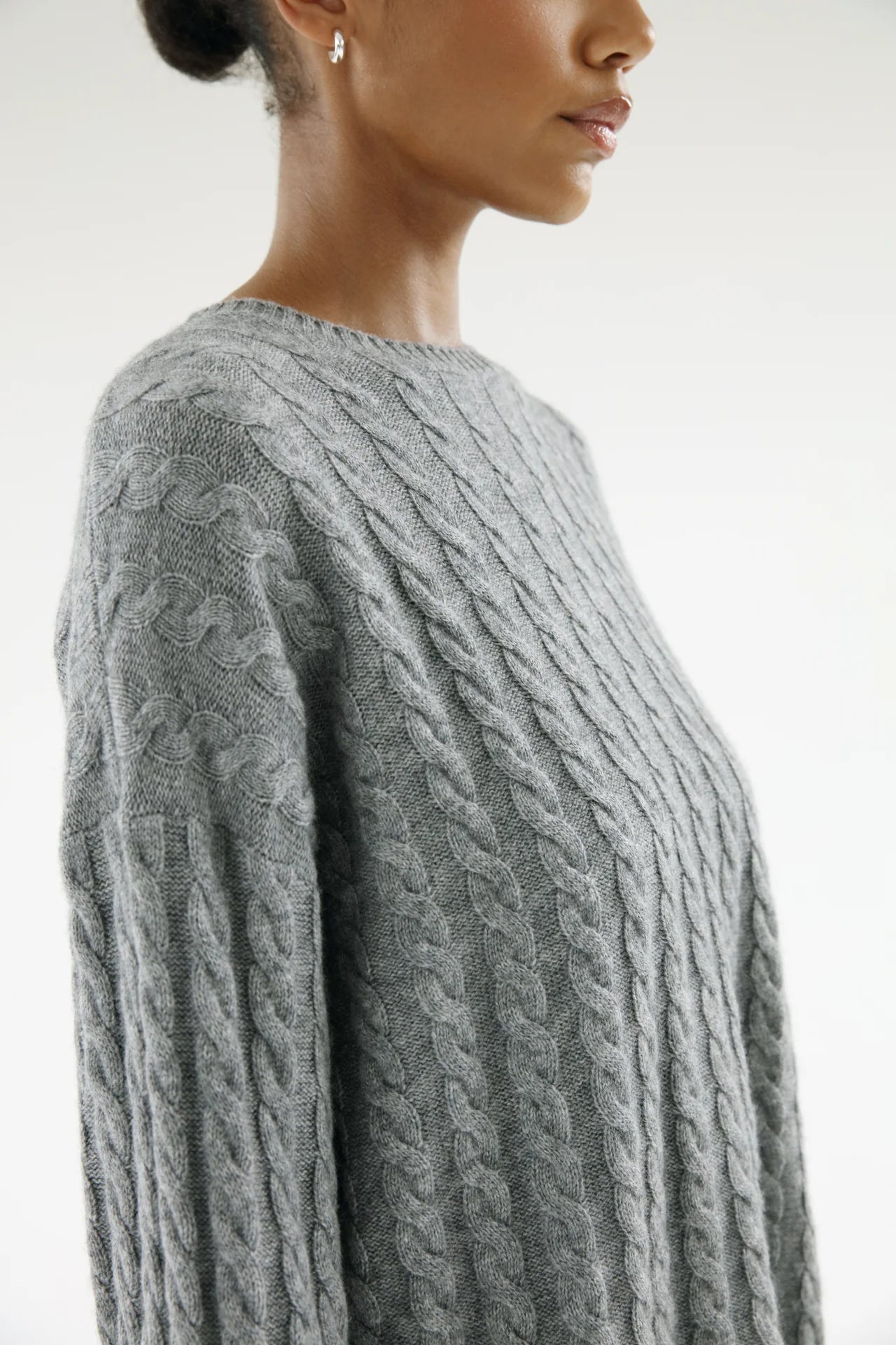 Almada Label Noa Cable Knit, grey